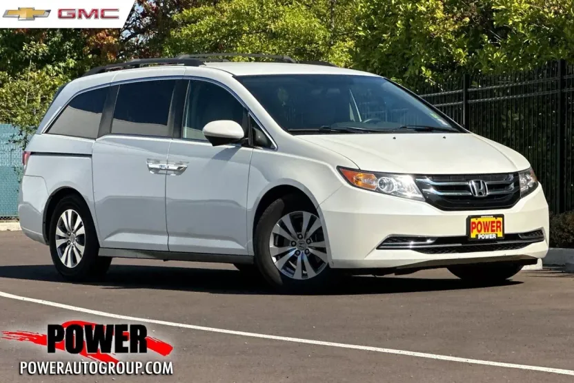 2017 Honda Odyssey SE photo 1