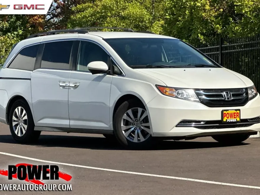 2017 Honda Odyssey SE photo 1
