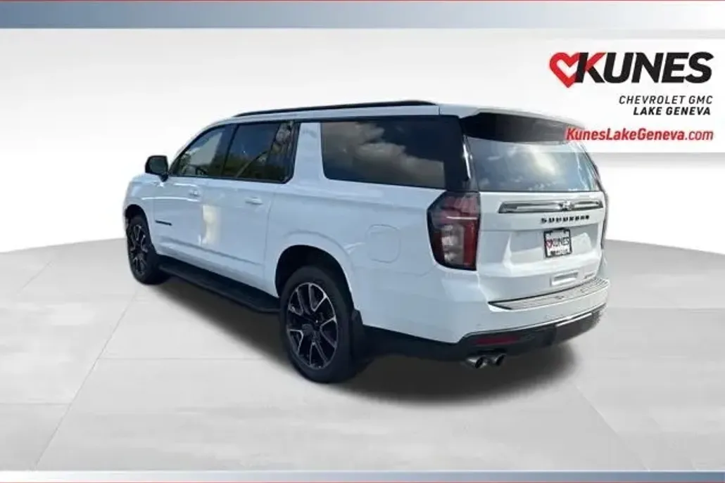 2022 Chevrolet Suburban RST photo 1