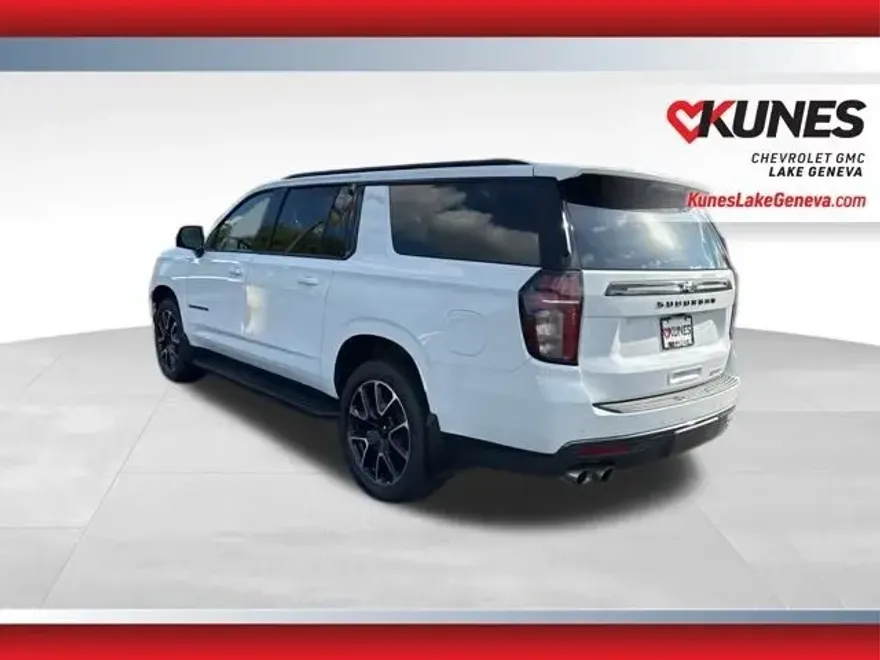 2022 Chevrolet Suburban RST photo 1