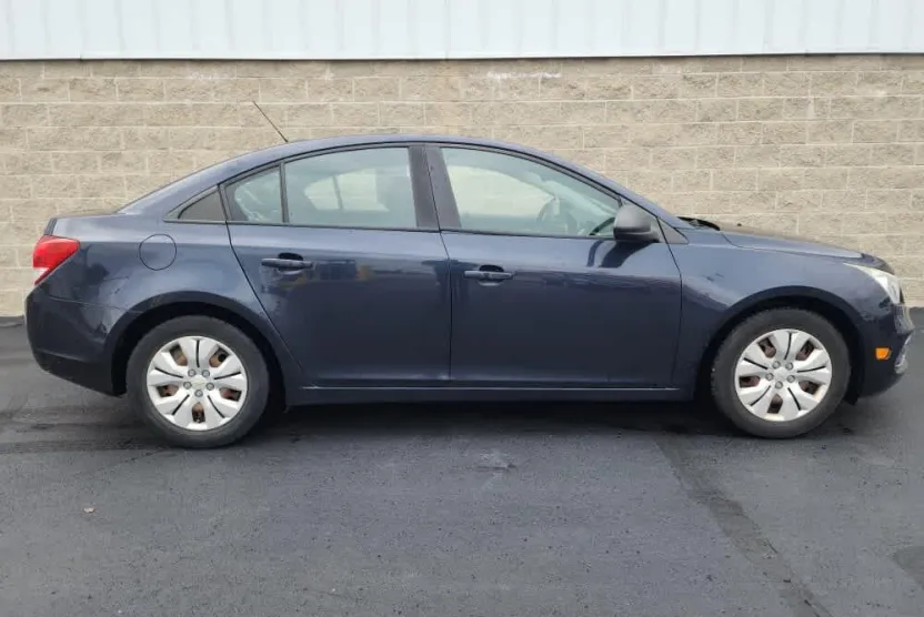 2016 Chevrolet Cruze LS photo 1