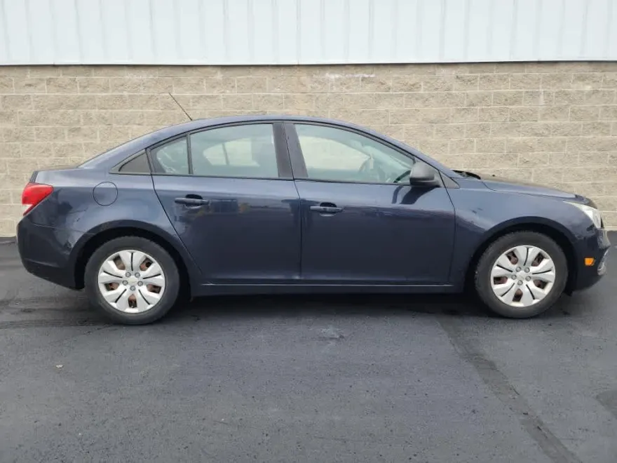 2016 Chevrolet Cruze LS photo 1