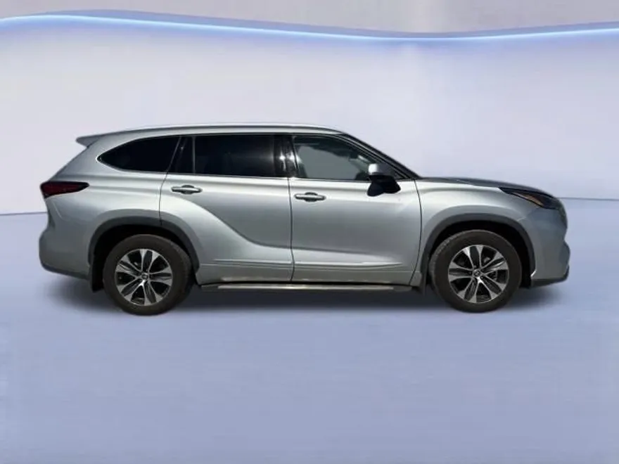 2022 Toyota Highlander XLE photo 1