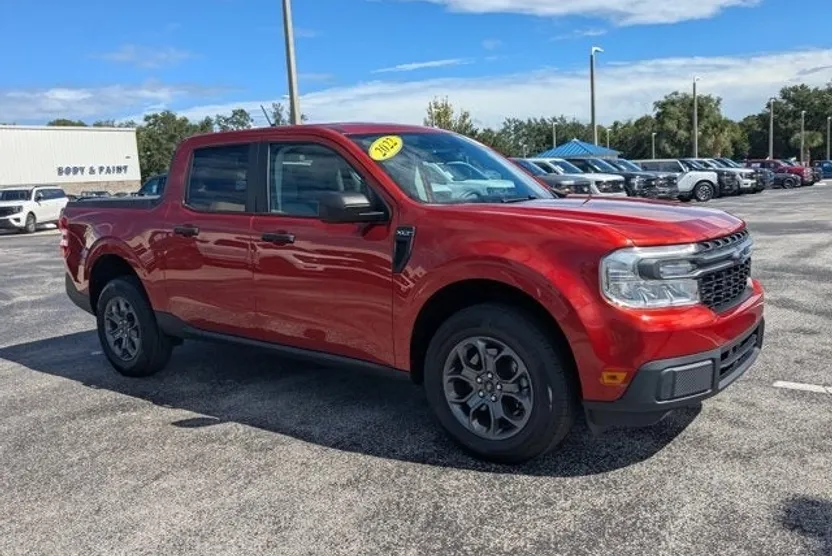 2022 Ford Maverick XLT photo 1