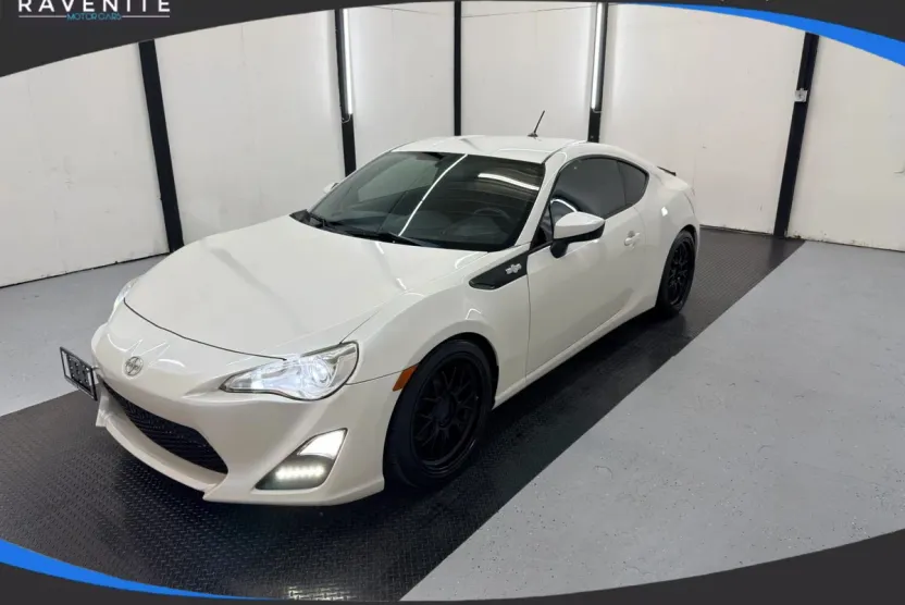2014 Scion FR-S photo 1