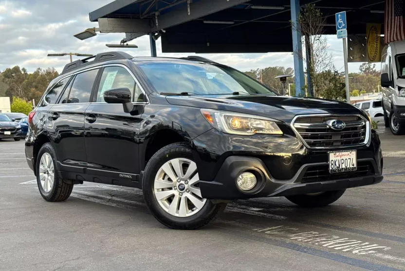 2019 Subaru Outback 2.5i Premium photo 1
