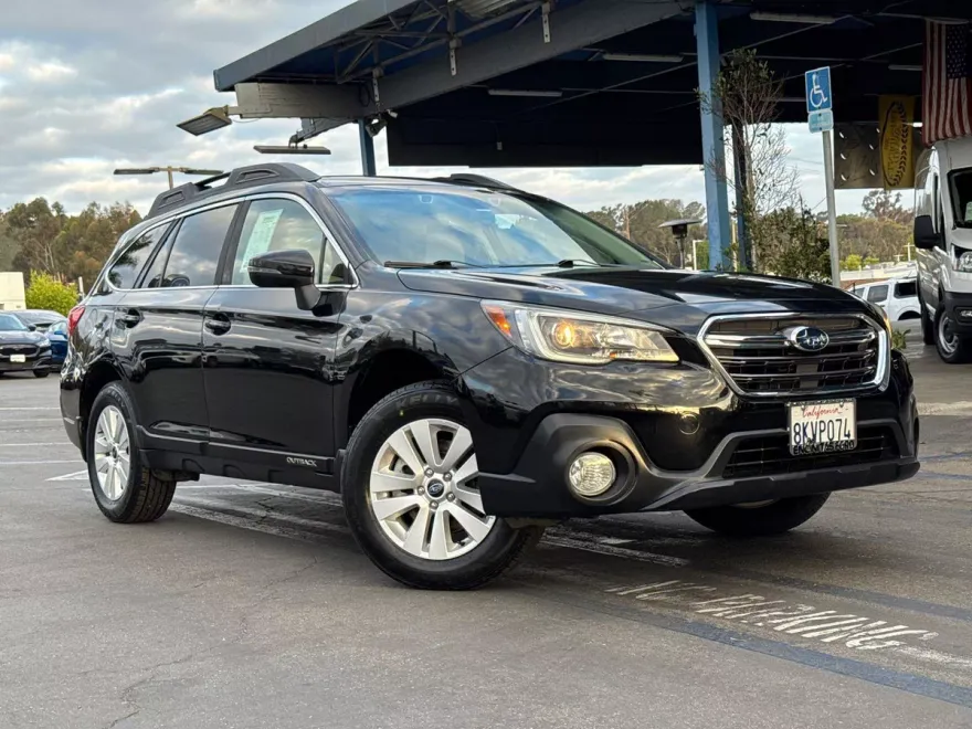 2019 Subaru Outback 2.5i Premium photo 1