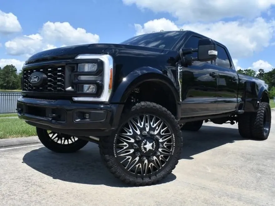 2023 Ford F-450 Lariat photo 1
