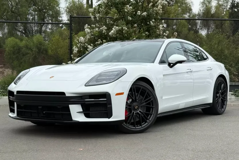2026 Porsche Panamera GTS photo 1