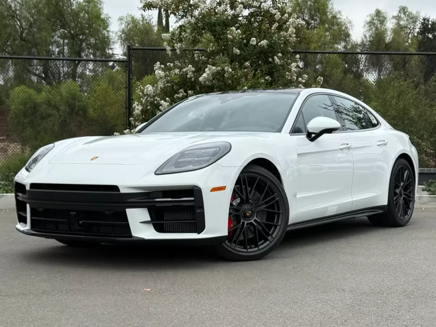 2026 Porsche Panamera GTS photo 1