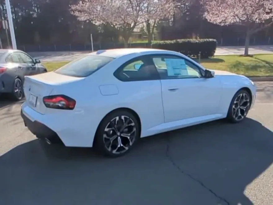 2025 Bmw 230i xDrive photo 1