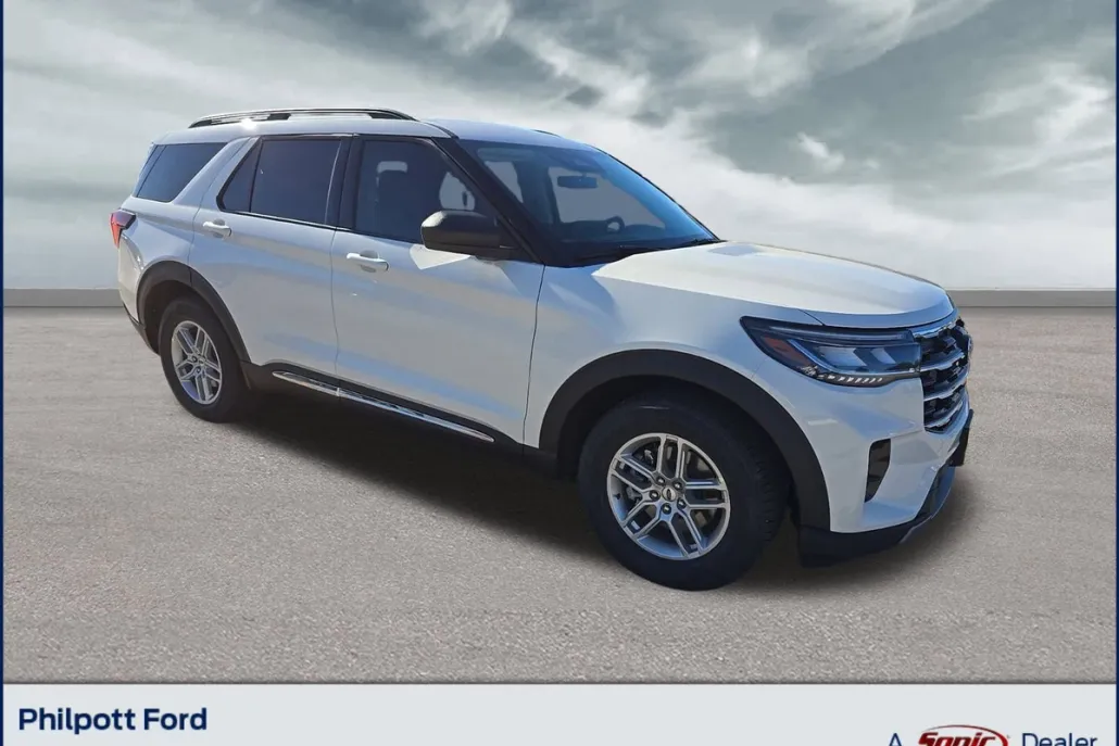 2025 Ford Explorer photo 1