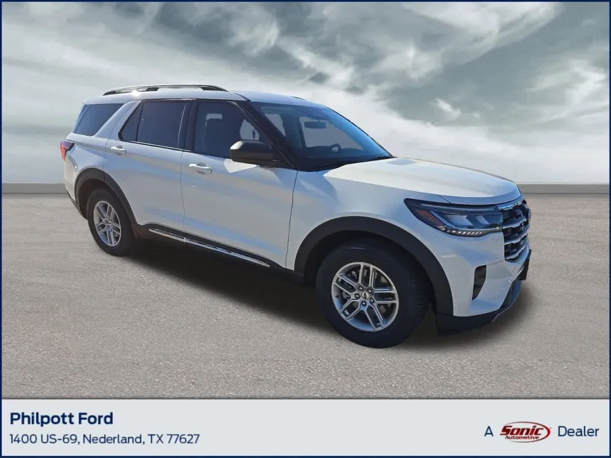 2025 Ford Explorer photo 1