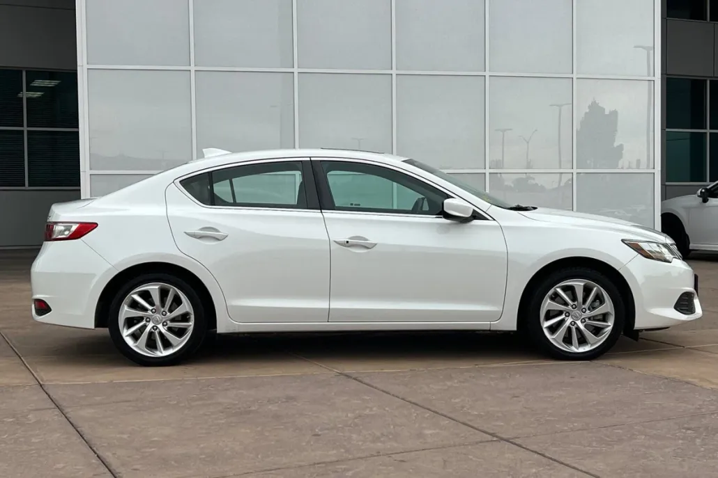 2017 Acura ILX Premium photo 1
