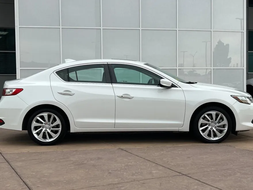 2017 Acura ILX Premium photo 1