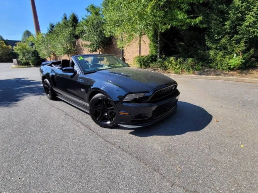 2013 Ford Mustang GT Premium photo 1