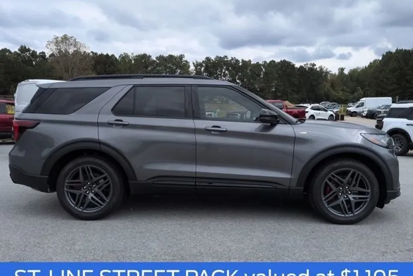 2025 Ford Explorer ST-Line photo 1