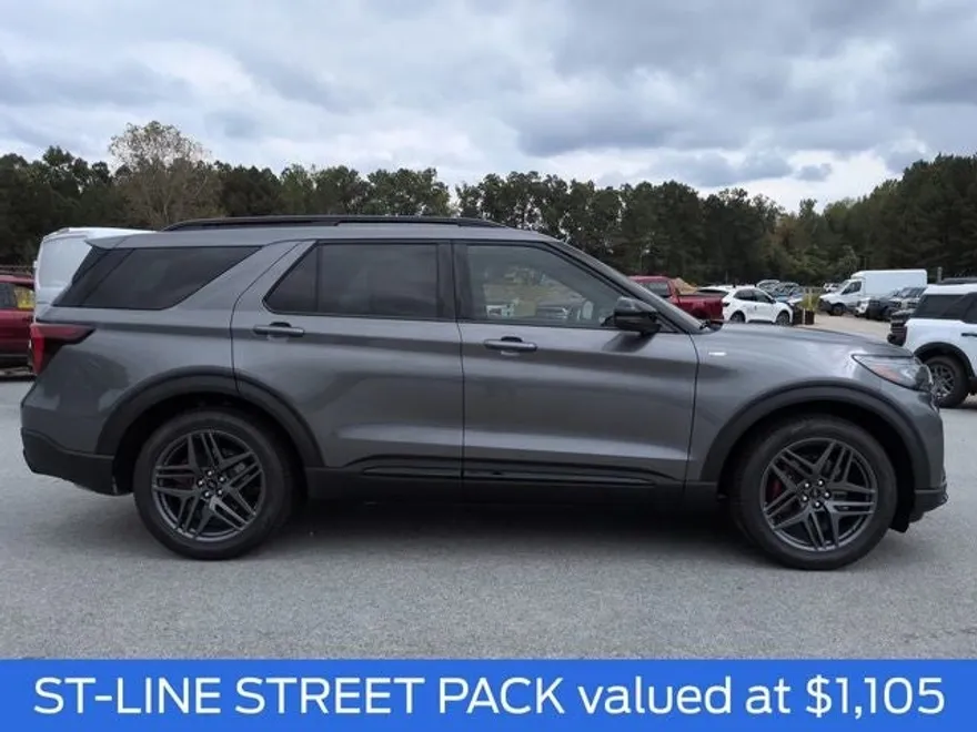 2025 Ford Explorer ST-Line photo 1