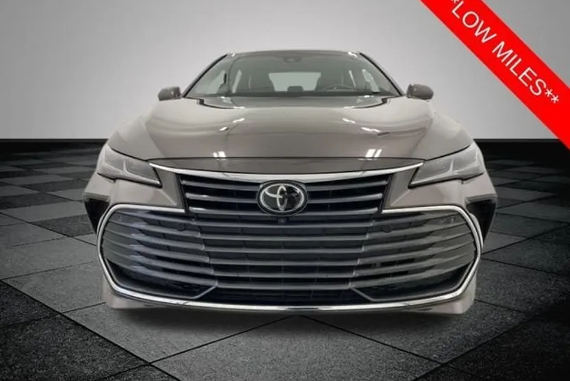 2020 Toyota Avalon Limited photo 1