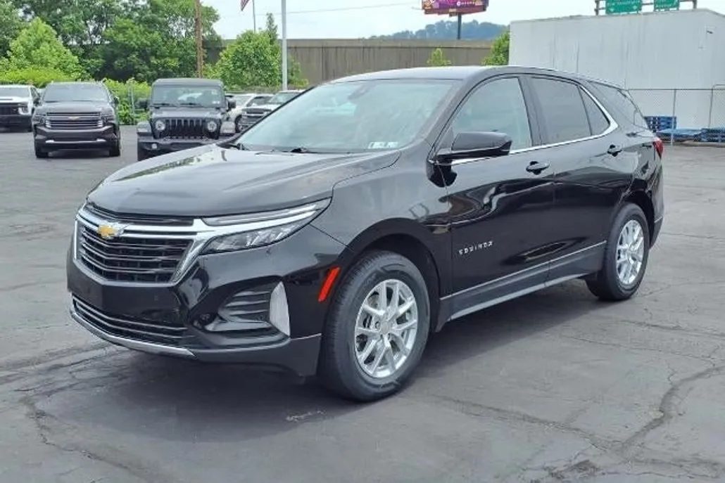 2022 Chevrolet Equinox LT photo 1