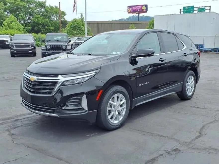 2022 Chevrolet Equinox LT photo 1