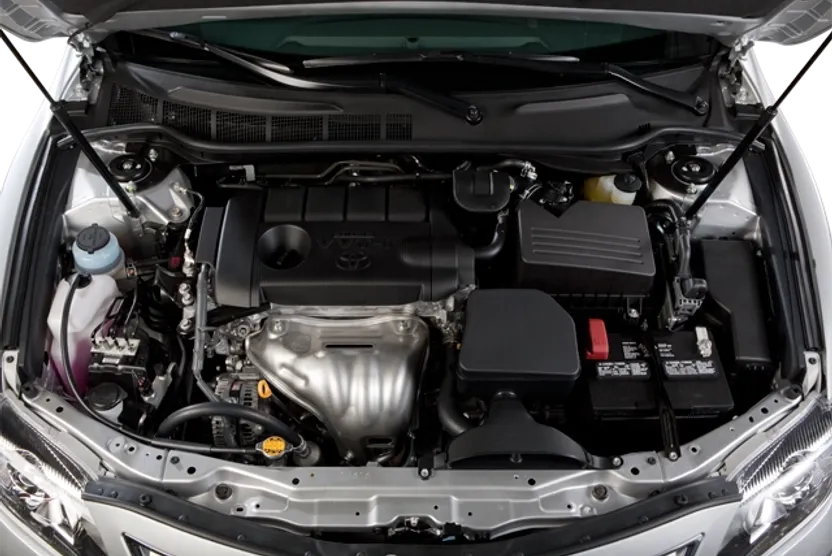 2010 Toyota Camry LE photo 1