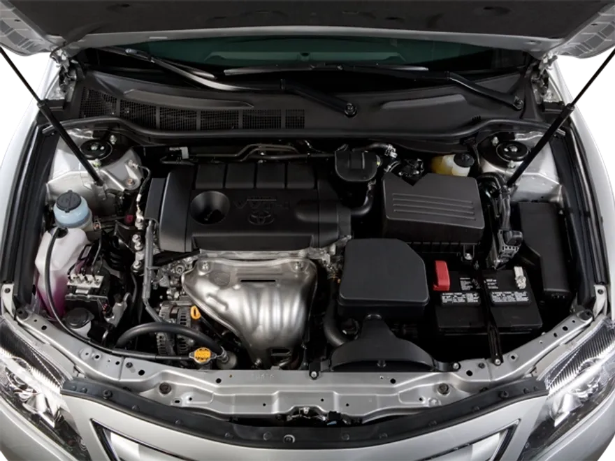 2010 Toyota Camry LE photo 1