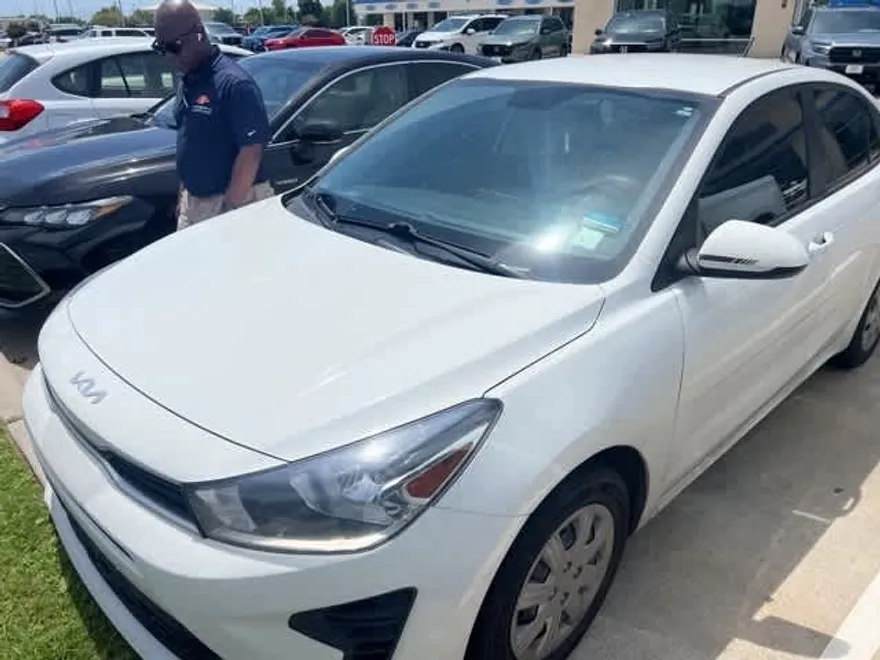 2023 Kia Rio LX photo 1