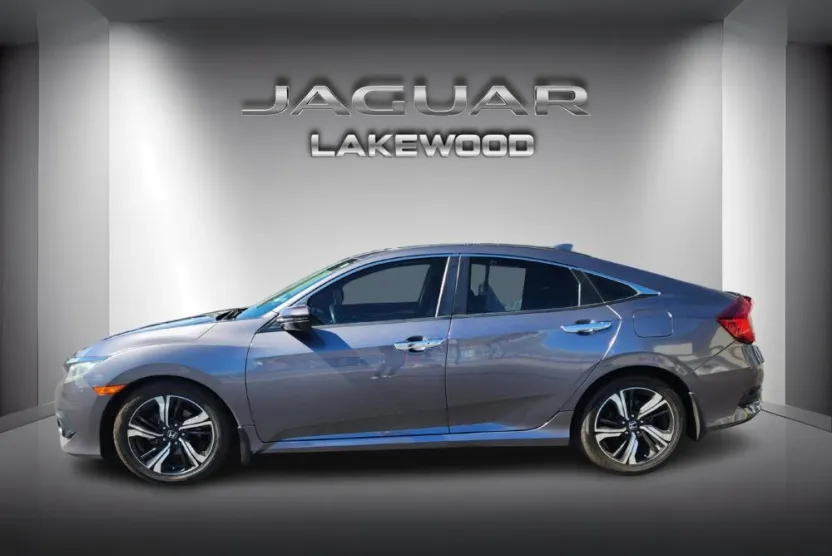2017 Honda Civic Touring photo 1