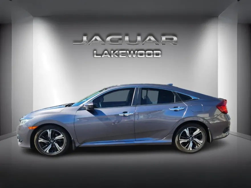 2017 Honda Civic Touring photo 1