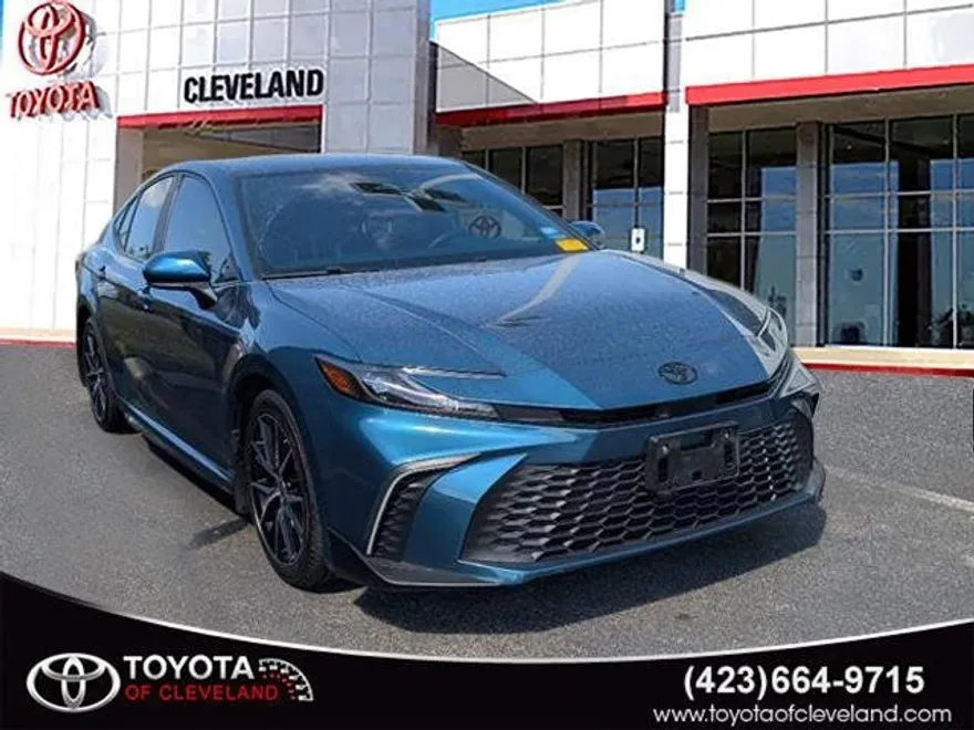 2025 Toyota Camry SE photo 1