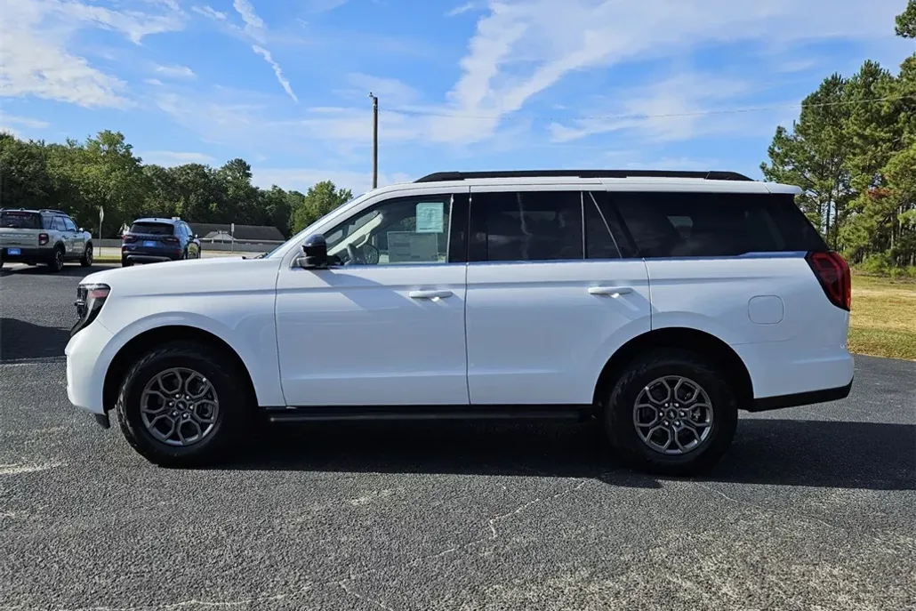 2025 Ford Expedition photo 1