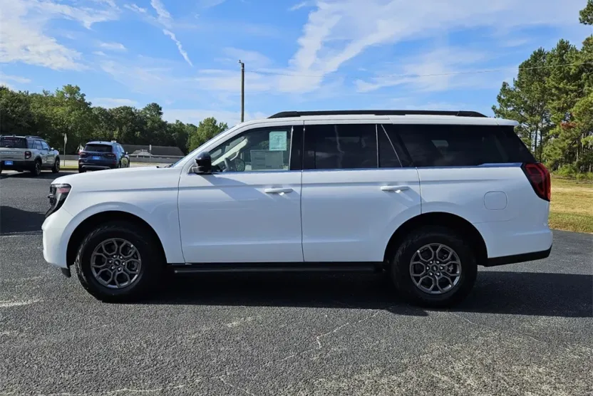 2025 Ford Expedition photo 1