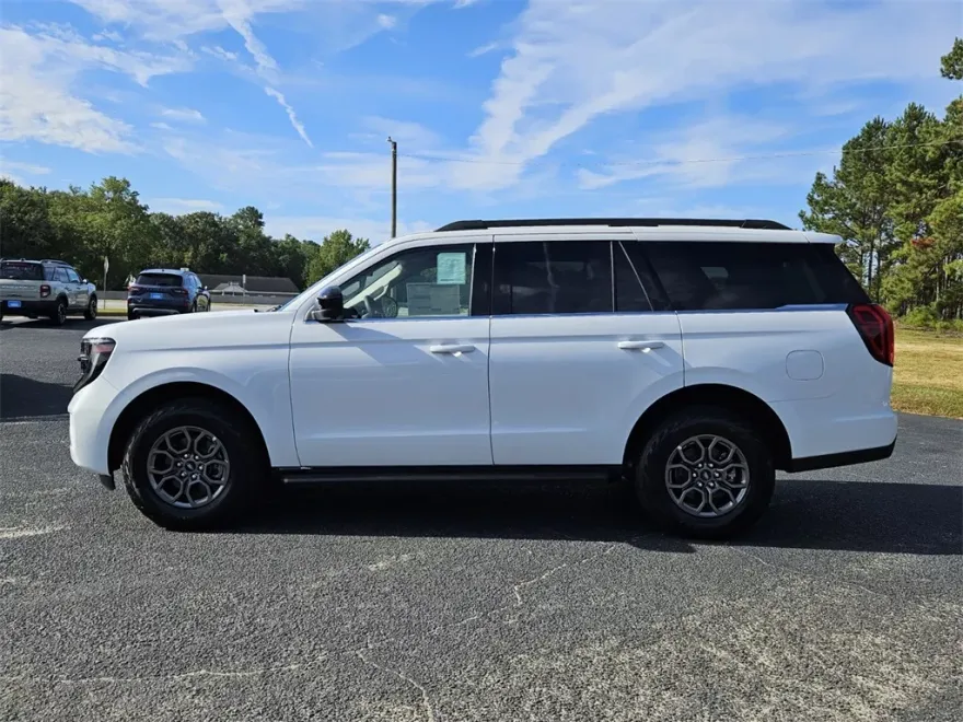 2025 Ford Expedition photo 1
