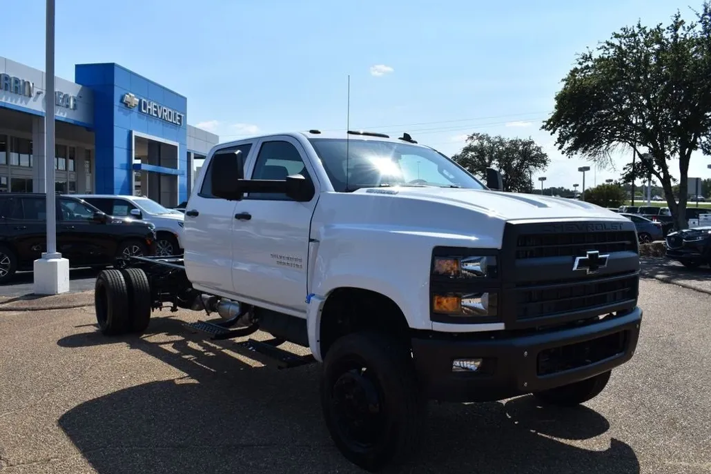 2024 Chevrolet Silverado 5500HD Work Truck photo 1