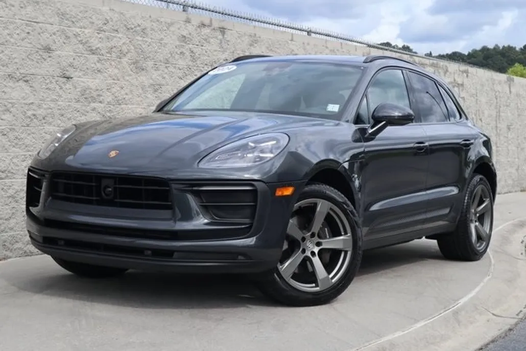 2024 Porsche Macan T photo 1