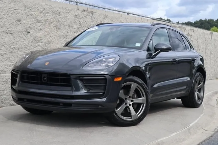 2024 Porsche Macan T photo 1