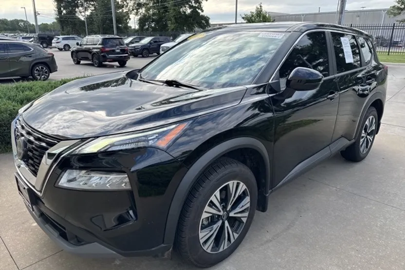 2022 Nissan Rogue SV photo 1