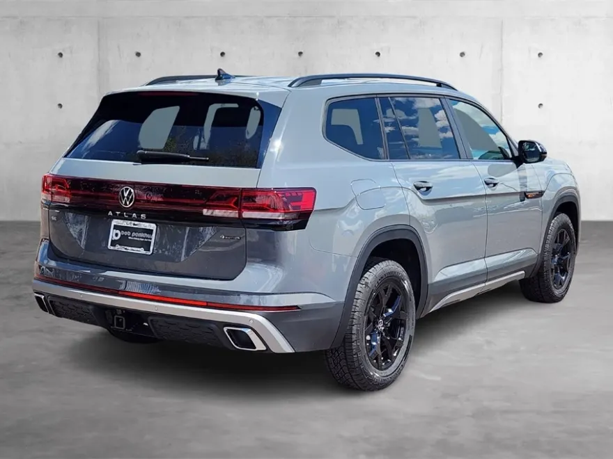 2025 Volkswagen Atlas Peak Edition SE photo 1