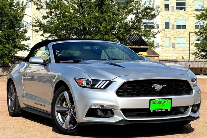 2016 Ford Mustang V6 Convertible photo 1