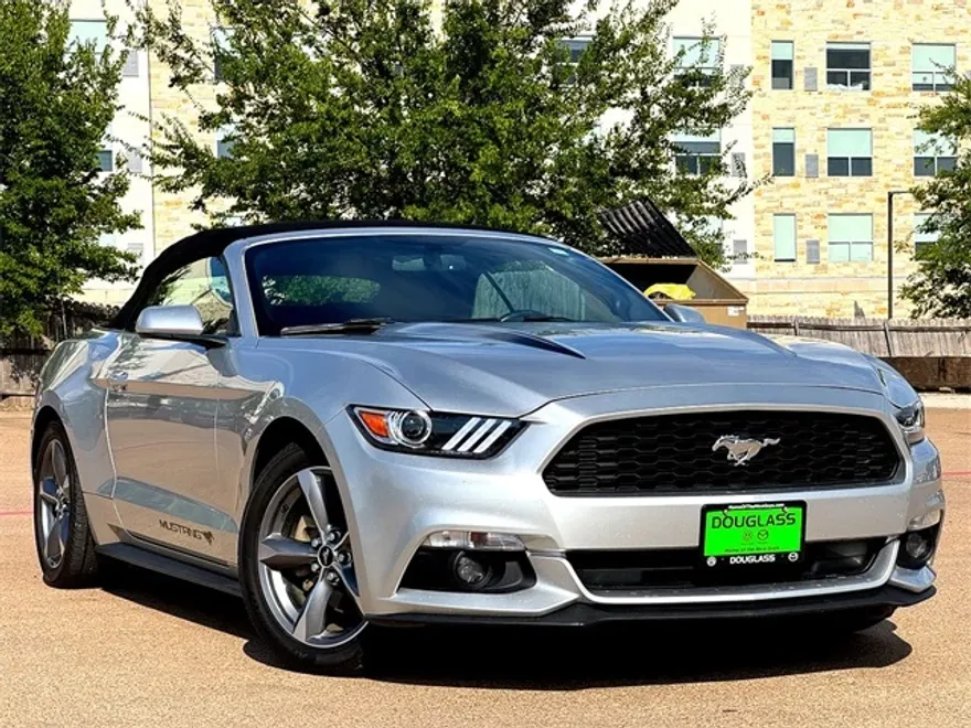 2016 Ford Mustang V6 Convertible photo 1