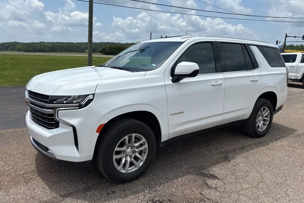 2023 Chevrolet Tahoe LT photo 1