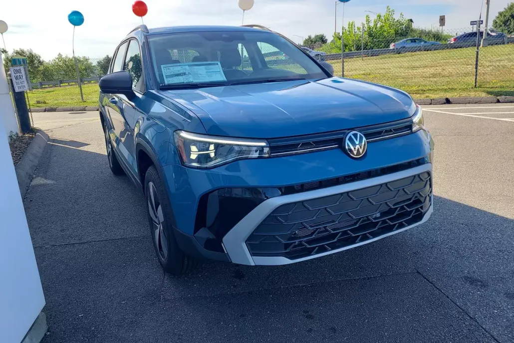 2025 Volkswagen Taos S photo 1