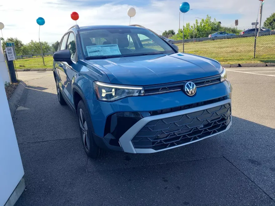 2025 Volkswagen Taos S photo 1