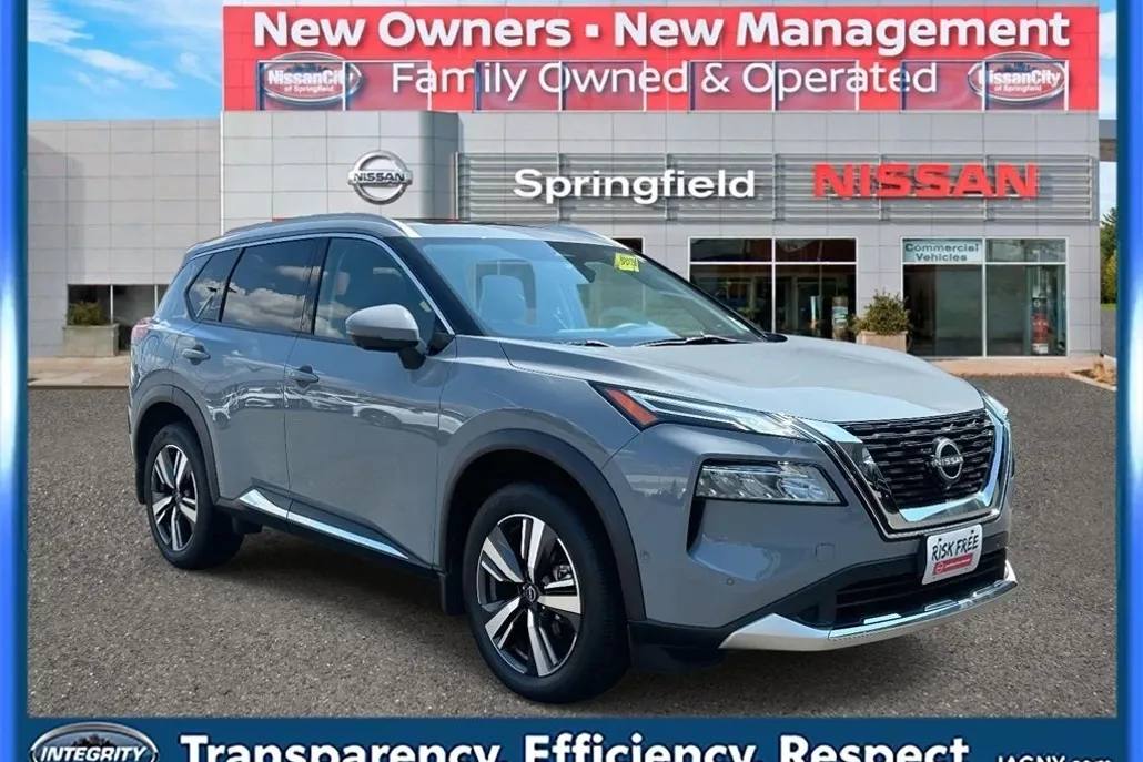 2023 Nissan Rogue Platinum photo 1