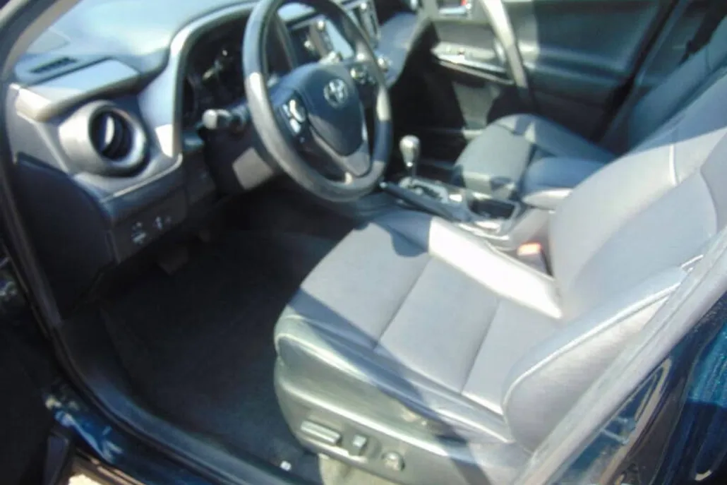 2017 Toyota RAV4 Hybrid Limited photo 1