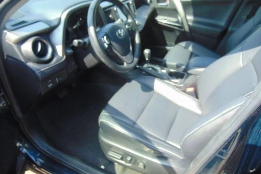 2017 Toyota RAV4 Hybrid Limited photo 1