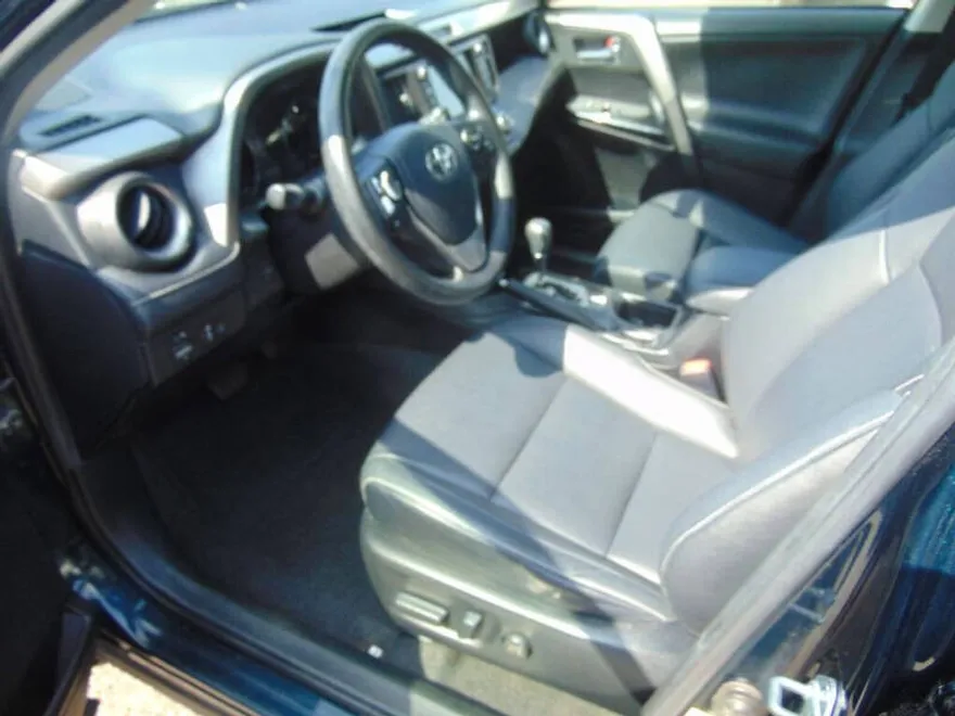 2017 Toyota RAV4 Hybrid Limited photo 1
