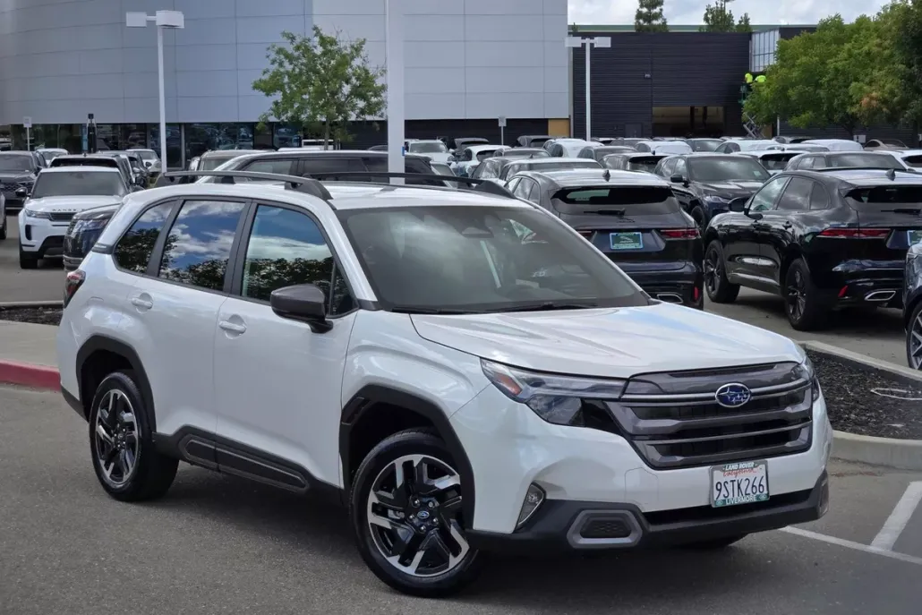 2025 Subaru Forester Limited Base photo 1