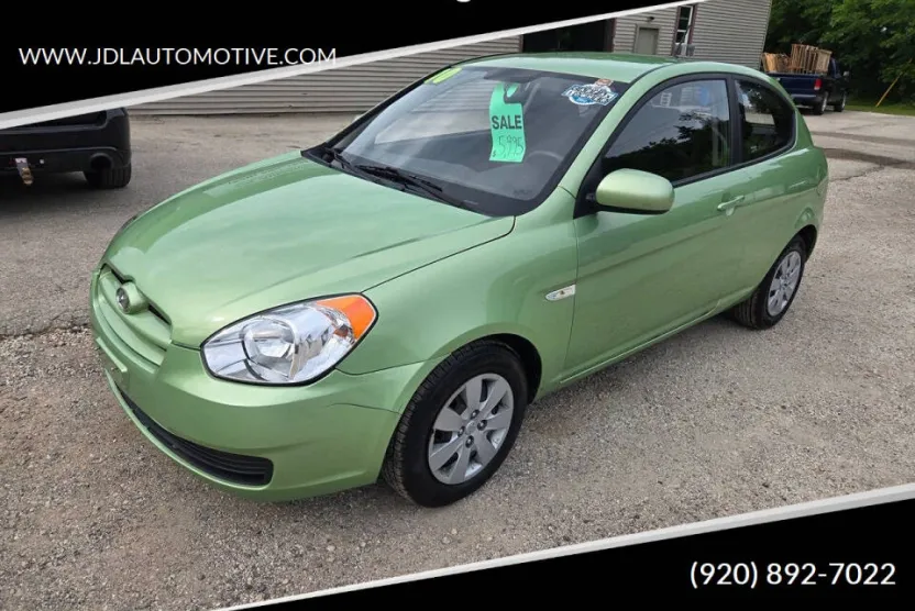 2010 Hyundai Accent GS photo 1